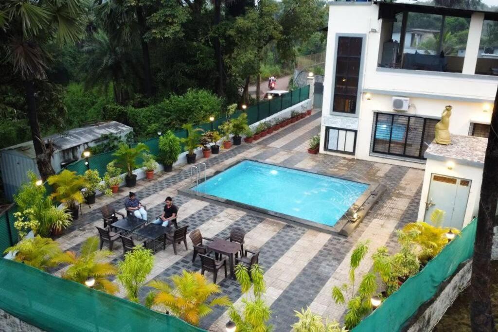 Stayhaven Aqua With Pvt Theatre & Pool - Mumbai — Photos 2