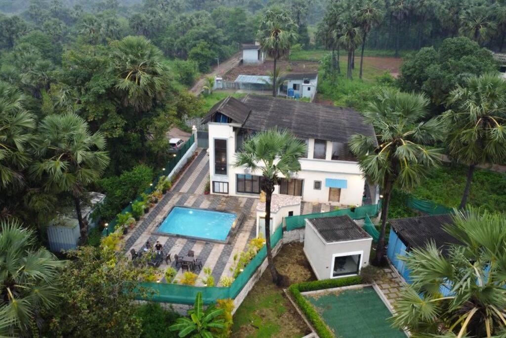 Stayhaven Aqua With Pvt Theatre & Pool - Mumbai — Photos 1